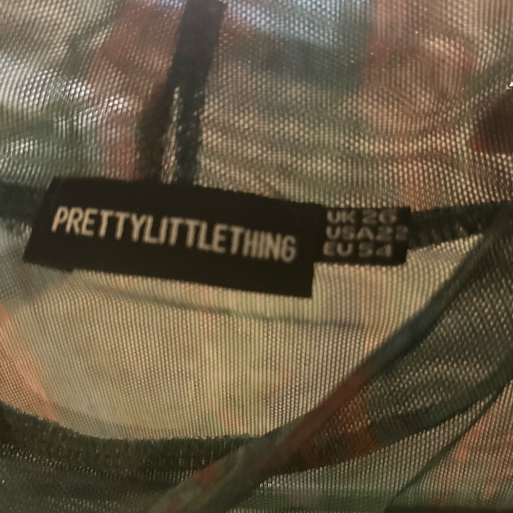 PrettyLittleThing Green Asymmetrical sheer Maxi dress - Picture 2 of 2